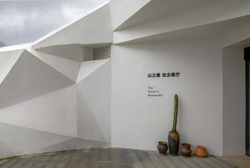 清水混凝土和仿清水混凝土是同一種建筑材料嗎？